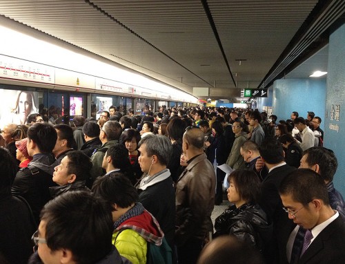 hong kong mtr hk express train subway crowded admiralty